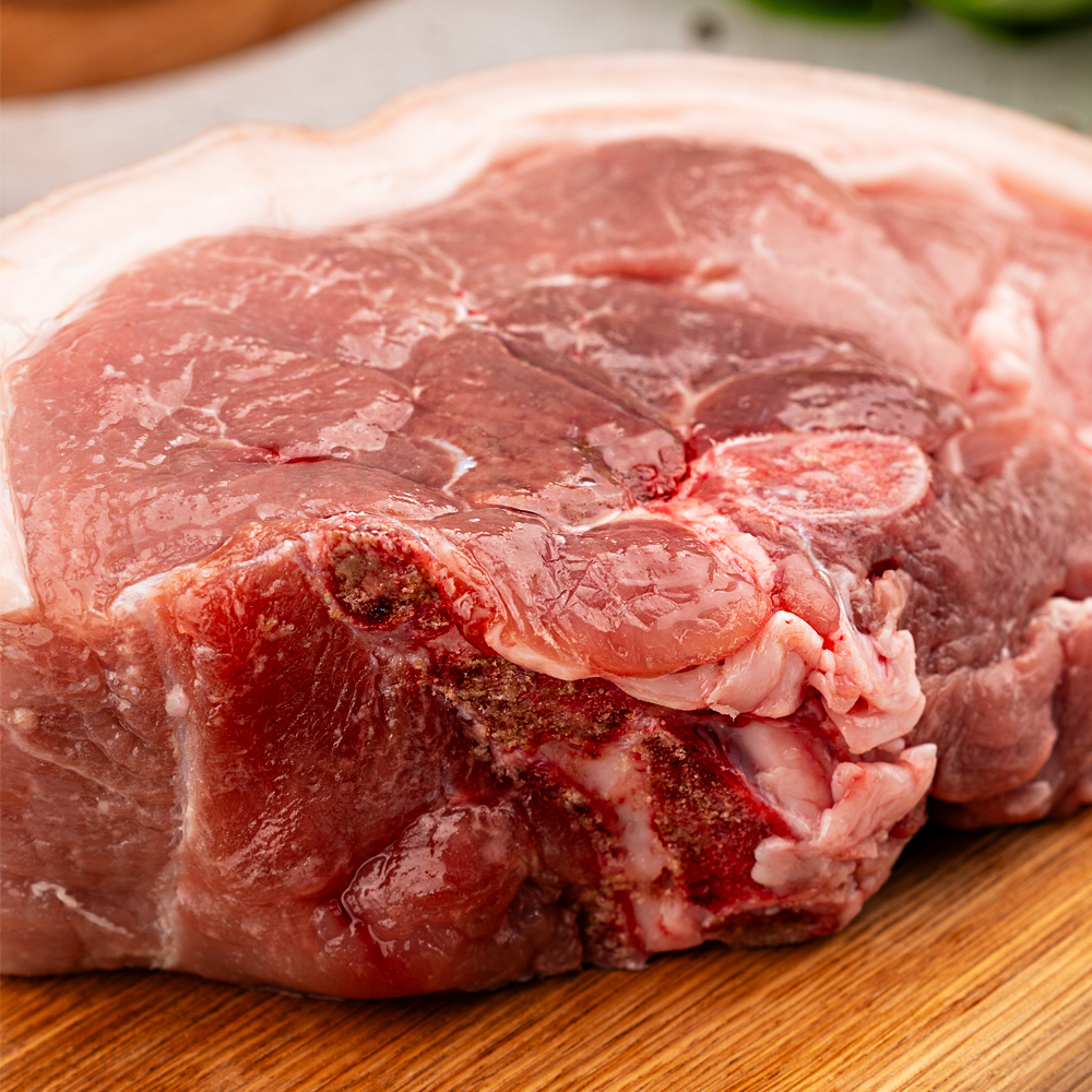 Изображение товара Окорок свиной на кости Классический — охлажденное, 5 суток, Россия