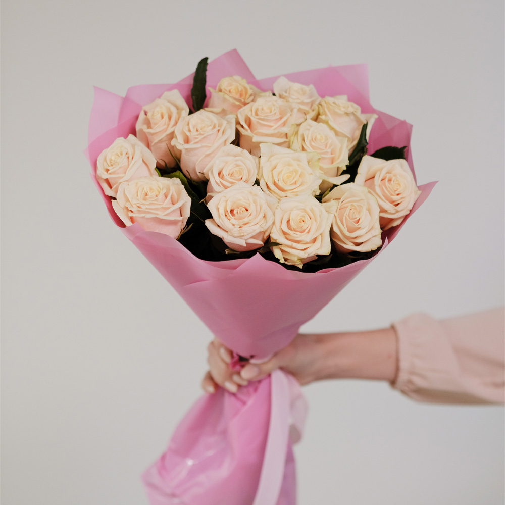 Изображение товара Букет 15 Роз Россия — авторский монобукет из 15 роз