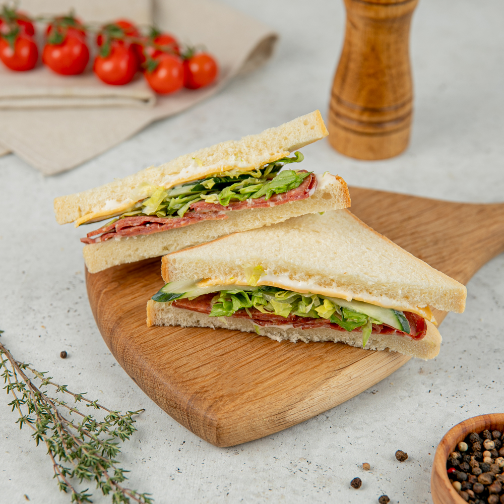 Изображение товара Сэндвич Двойной с Салями и Сыром 220г