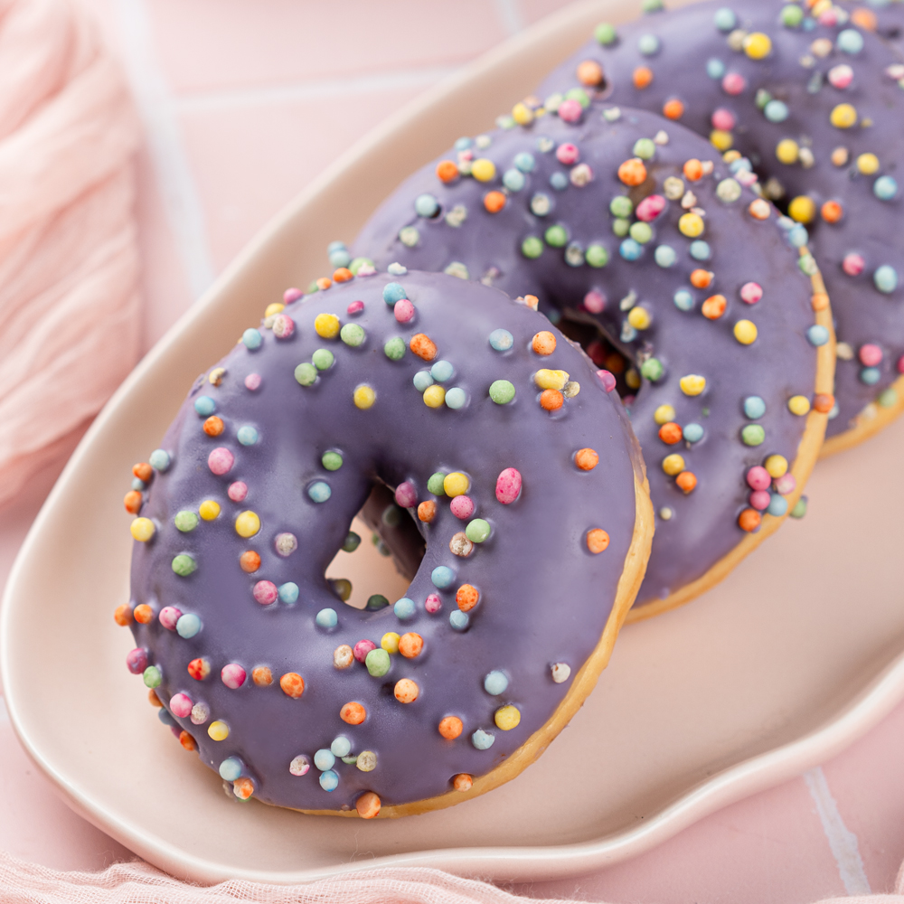 Изображение товара Донат Stokson с Черникой Глазурью и Посыпкой 70г