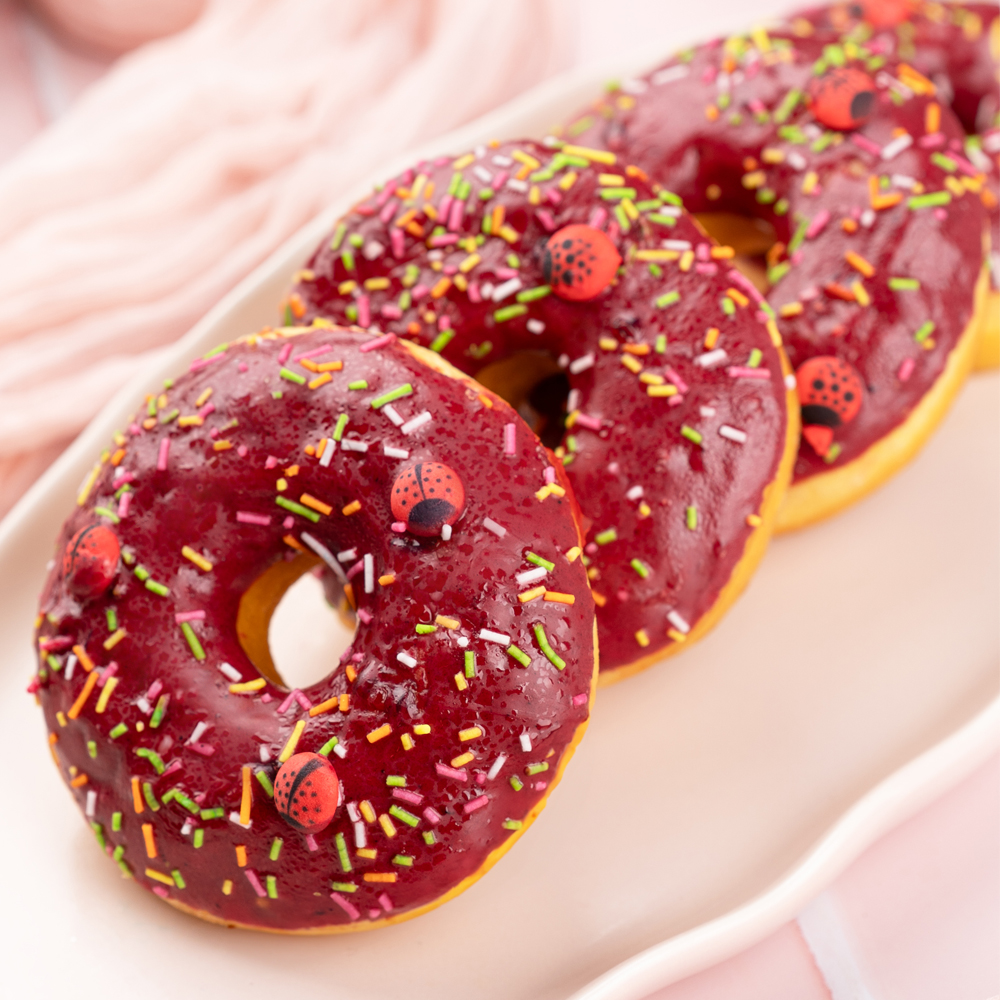 Изображение товара Донат глазированный с вишневой начинкой 65 г Smart Chef