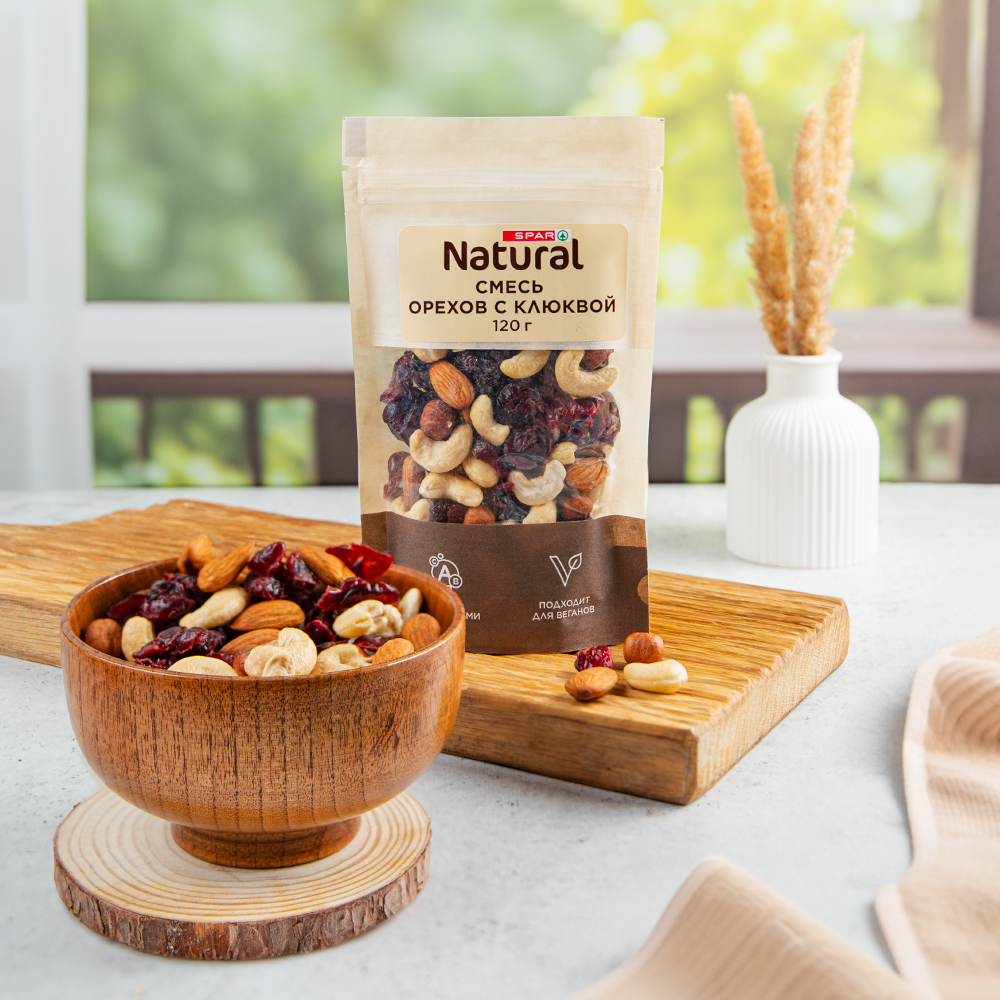 Изображение товара SPAR NATURAL Смесь орехов с клюквой 120 г - полезный перекус