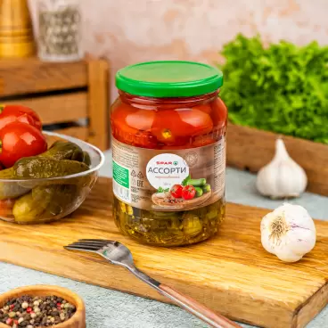 Изображение товара Ассорти SPAR Маринованные Томаты Огурцы 680г Стекло