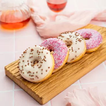 Изображение товара Донаты Глазированные с Ягодной и Карамельной Начинкой 4 шт